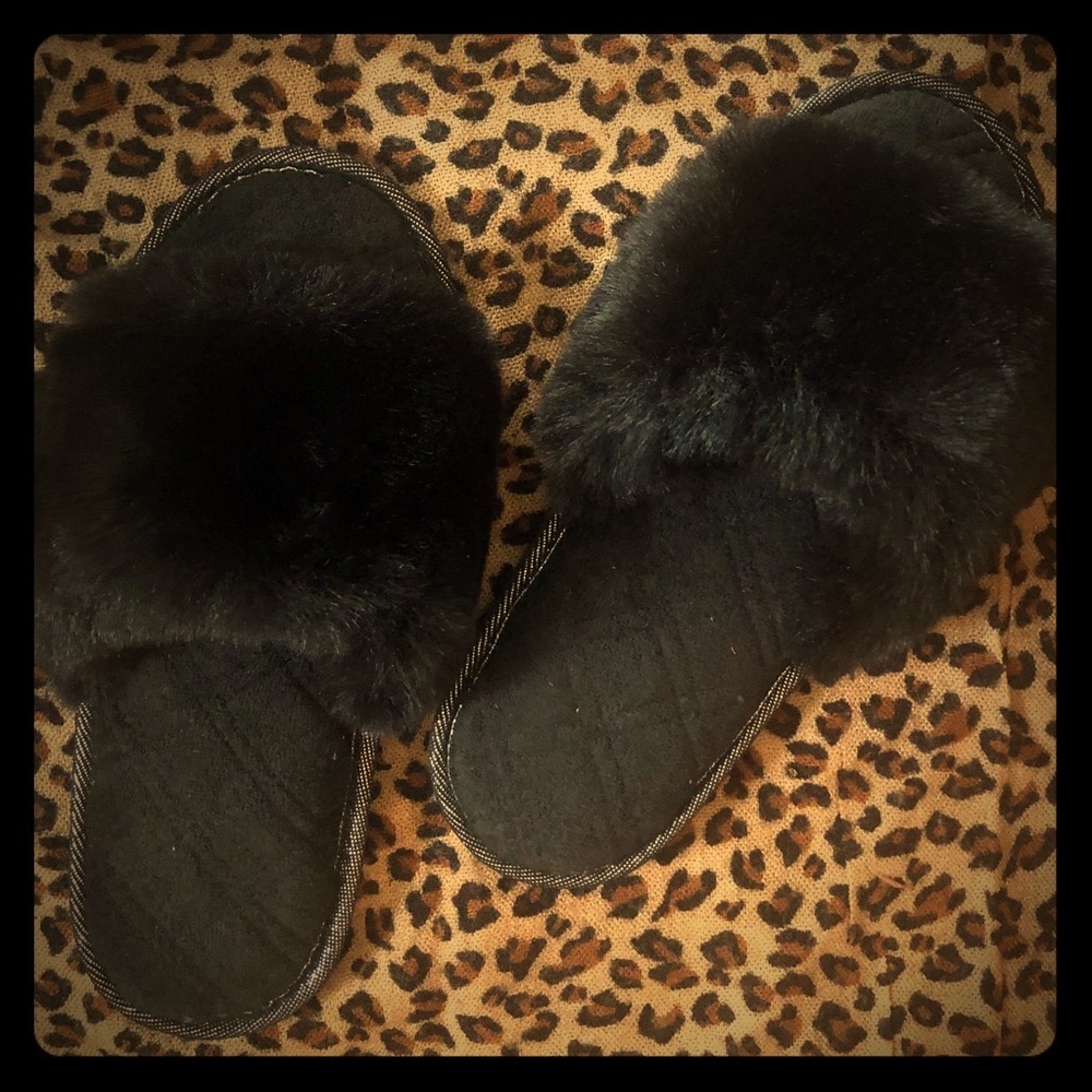 Elegant Women's Faux Fur Soft Fuzzy Spa Slippers